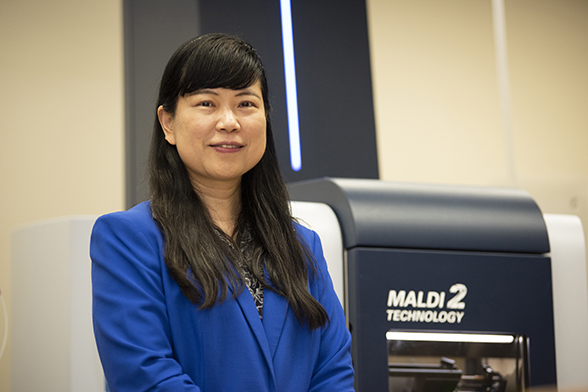 Lingjun Li in front of a Maldi 2 machine