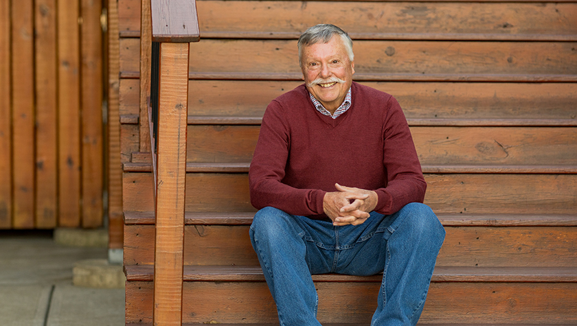 Tom Blumenberg sitting on stairs